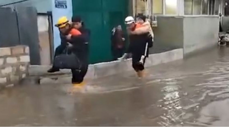 evleri-ve-heyetleri-subasmaya-meruz-qalan-9-nefer-texliye-olunub