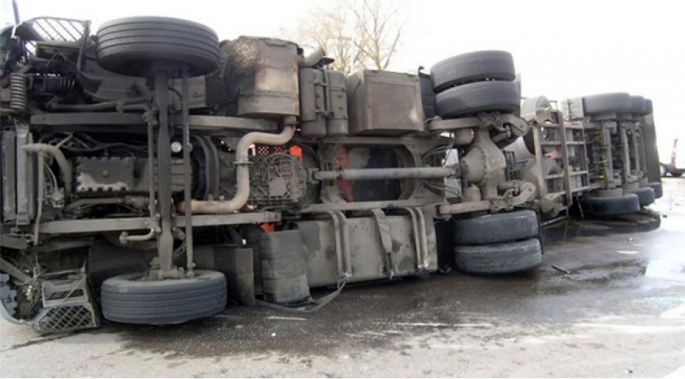 kelbecerde-yuk-mashini-ashib-3-nefer-vefat-edib