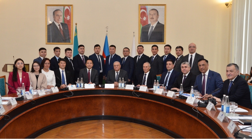 dovlet-idarechilik-akademiyasi-qazaxistanin-bir-qrup-dovlet-qulluqchulari-uchun-tecrube-proqramina-bashlayir