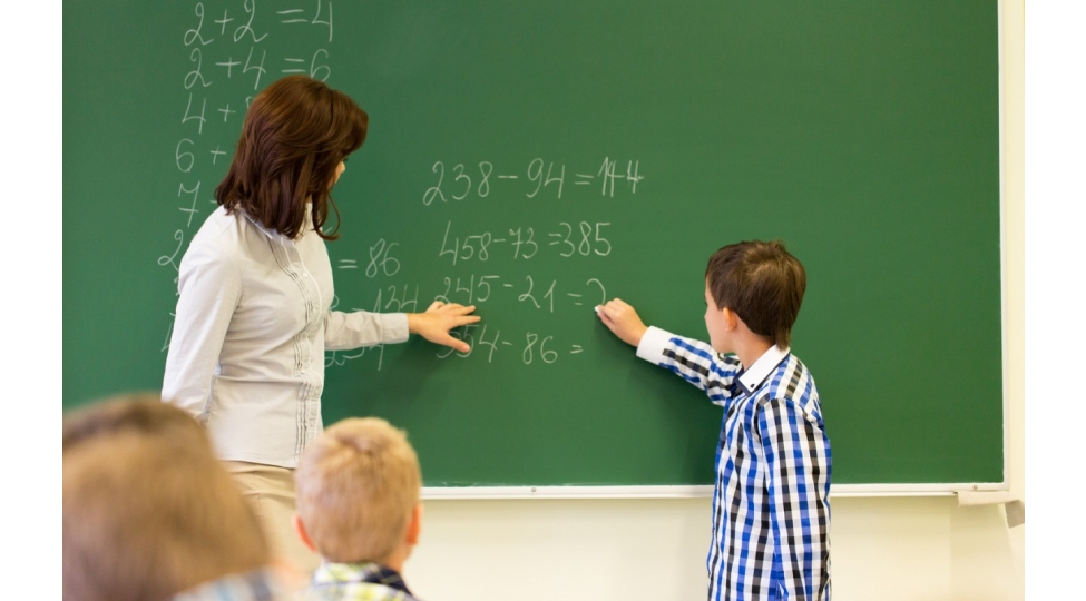 bu-shexsler-de-muellim-ishleye-bilecek