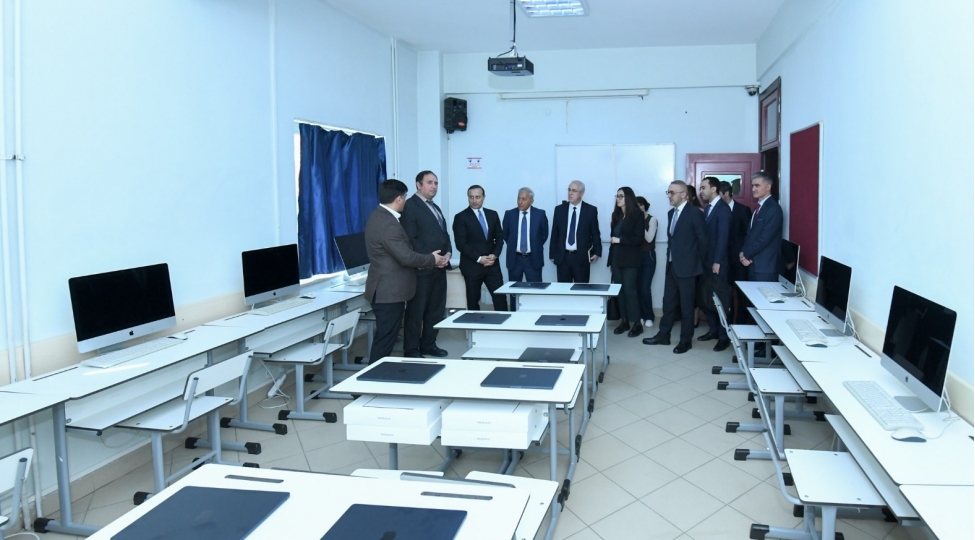 4sim-in-desteyi-ile-bmu-da-apple-telim-merkezi-yaradilir