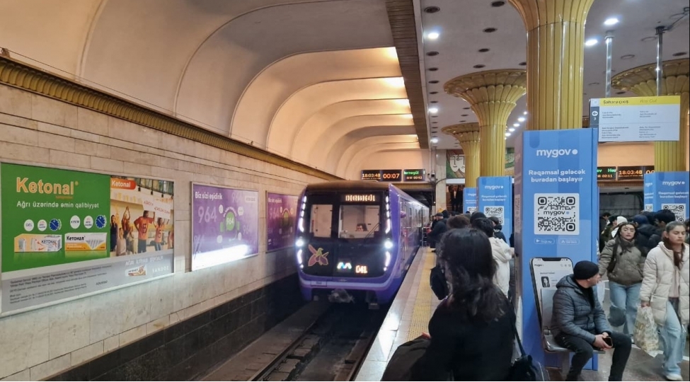 pik-vaxtlarda-xetlerde-daha-chox-qatar-hereket-edecek-gunorta-saatlarinda-da-qatar-sayi-artirildi