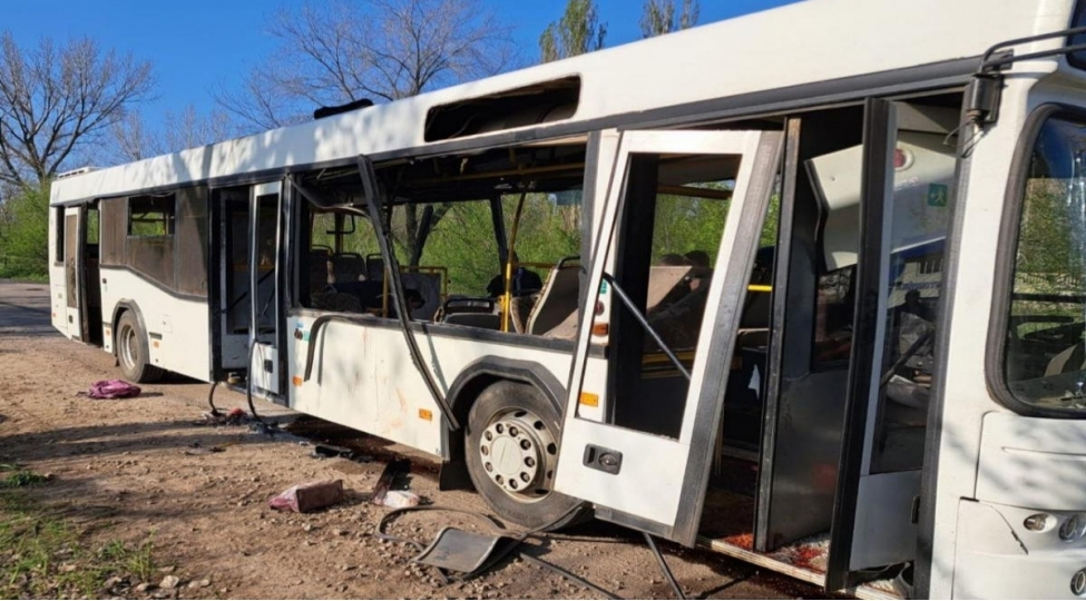 rusiya-ordusu-nikopolda-avtobusu-dronla-vurub-olenler-ve-yaralananlar-var