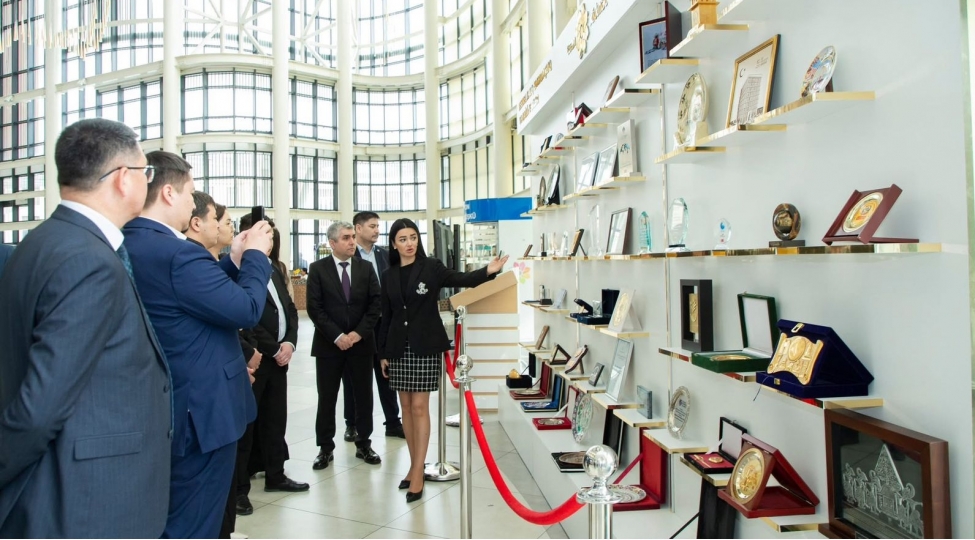 qazaxistan-numayende-heyeti-asan-xidmetde