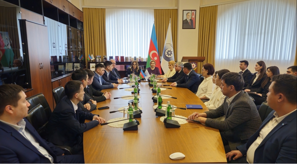 ombudsman-aparatinda-qazaxistanin-bir-qrup-dovlet-qulluqchusu-ile-gorush-kechirilib