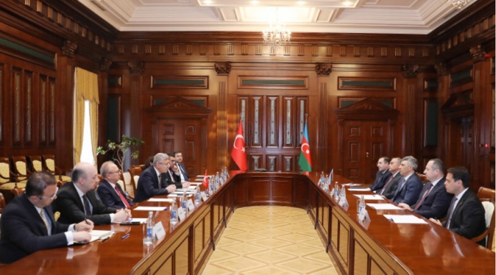 ali-mehkemede-muhsin-shenturkun-rehberlik-etdiyi-numayende-heyeti-ile-gorush-kechirilib