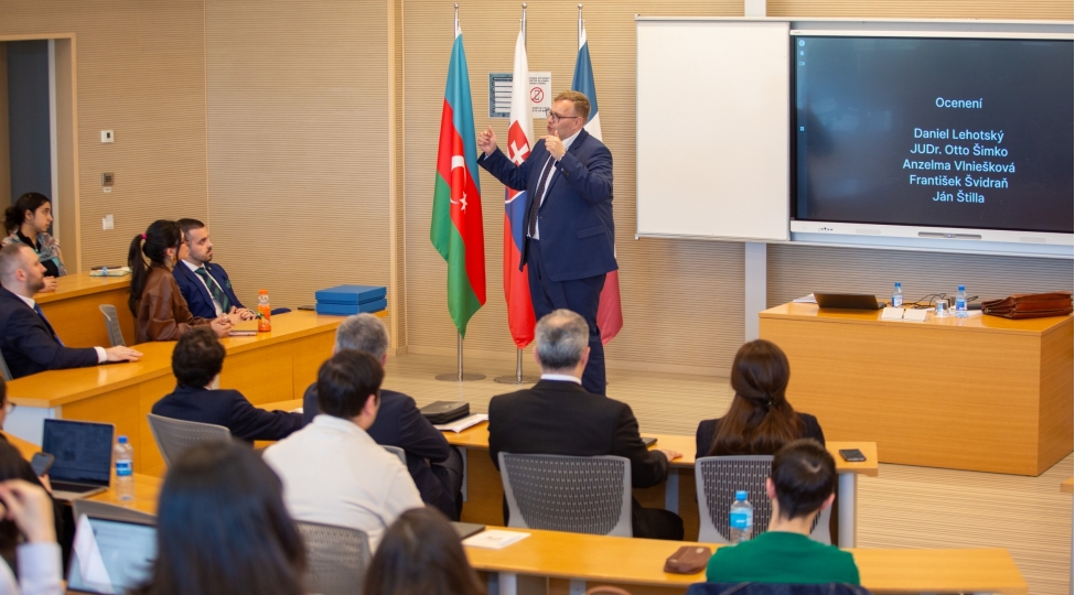 slovakiya-ombudsmani-ada-universitetinde-telebelerle-gorush-kechirib