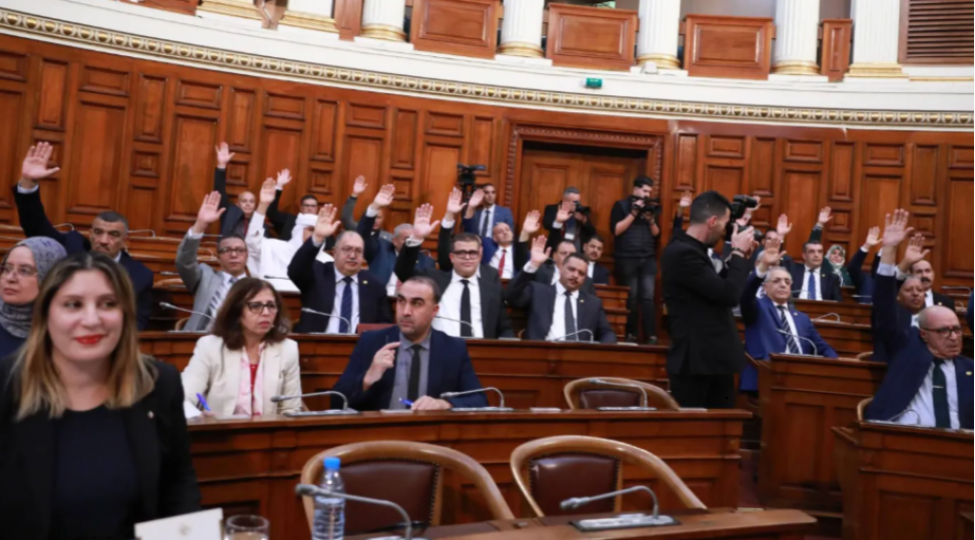 elcezairin-millet-meclisi-mustemlekechiliyin-cinayet-sayilmasi-qanununu-yeni-redaksiyada-tesdiqleyib