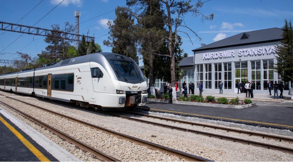 ady-xidmet-cografiyasini-genishlendirmeye-davam-edir-kurdemir-stansiyasi-sernishinlerin-istifadesine-verilir