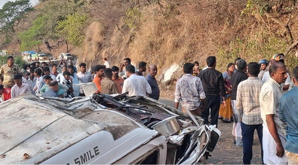 hindistanda-mikroavtobus-qezasi-neticesinde-doqquz-nefer-olub