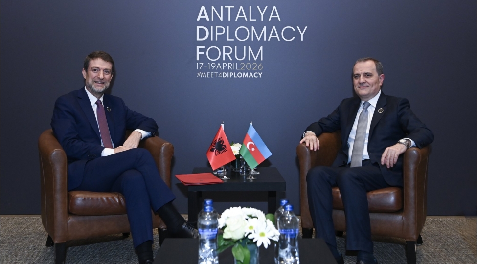 ceyhun-bayramov-albaniyali-hemkari-ile-gorushub