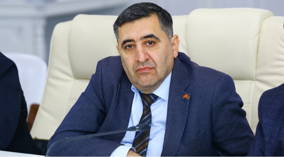 irevanda-bayraq-texribati-nadir-azeri-sherh-edir