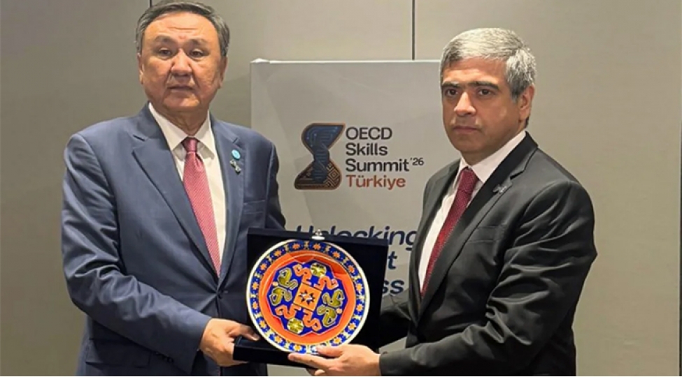 kubanichbek-omuraliyev-ve-anar-eliyev-tdt-cherchivesinde-emekdashligi-muzakire-edibler