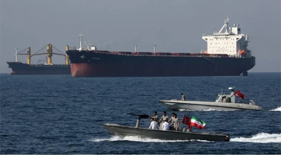 tasnim-absh-in-ele-kechirdiyi-gemideki-iranlilardan-altisi-azad-olunub