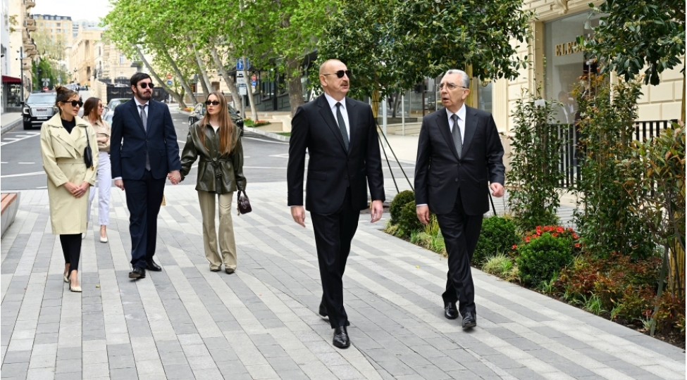 prezident-ilham-eliyev-bakinin-islam-seferli-kuchesinin-yenidenqurmadan-sonra-achilishinda-ishtirak-edib-foto