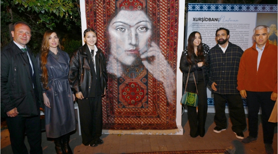 leyla-eliyeva-ve-arzu-eliyeva-beynelxalq-xalcha-festivalini-ziyaret-edibler-2