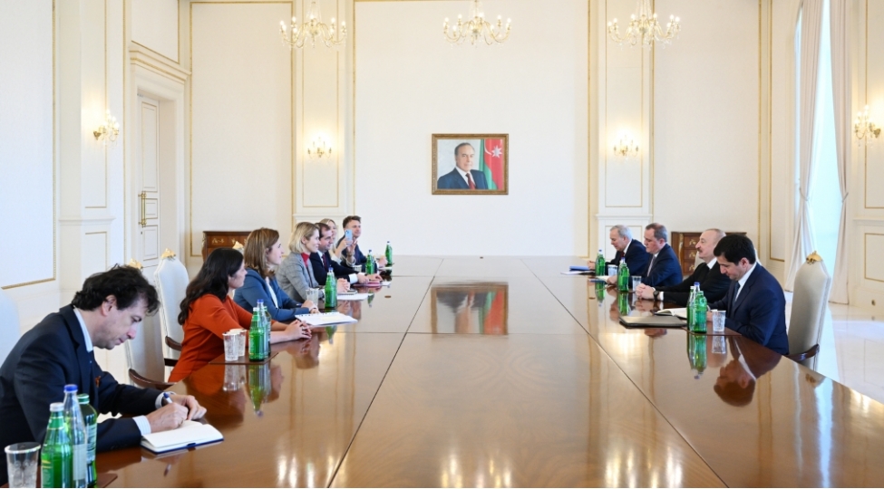prezident-ilham-eliyev-avropa-ittifaqinin-ali-numayendesinin-bashchiliq-etdiyi-numayende-heyetini-qebul-edib
