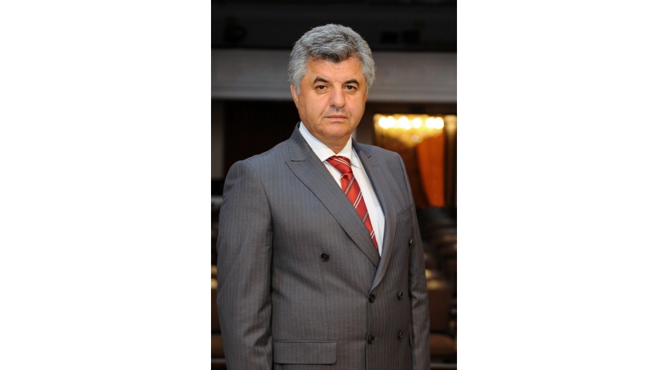 iftixar-piriyevin-elmi-monoqrafiyalari-intellektin-zamanla-polemikasi