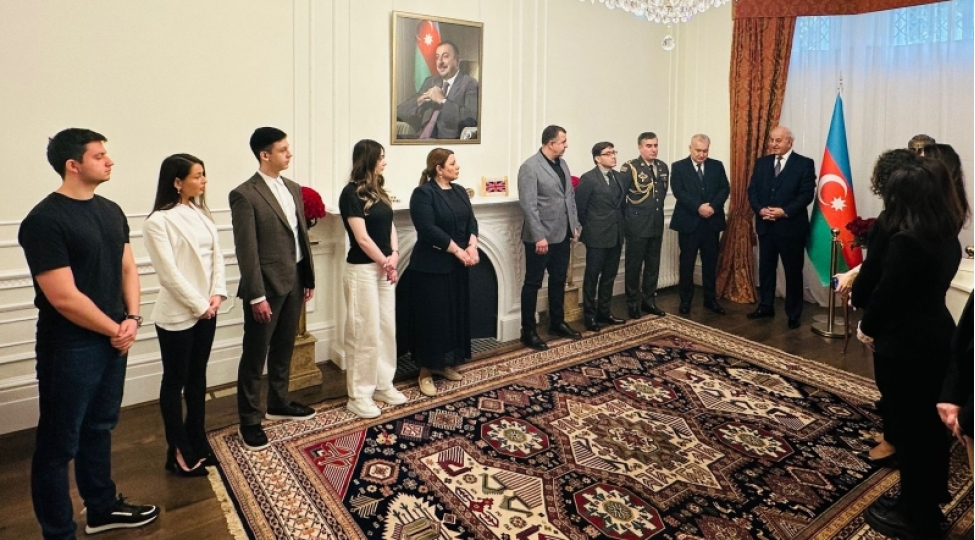 londonda-ulu-onder-heyder-eliyevin-anadan-olmasinin-103-cu-ildonumu-munasibetile-tedbir-kechirilib