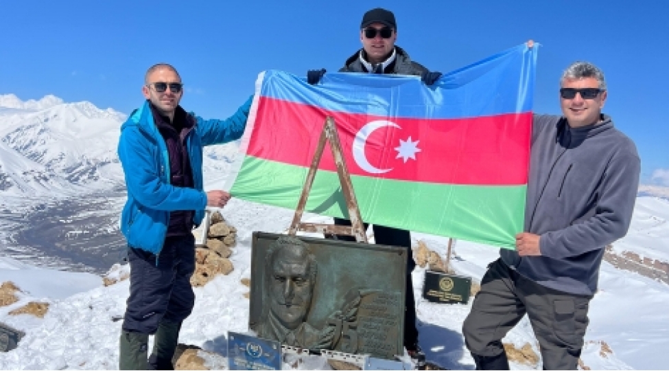 ulu-onderin-eziz-xatiresi-heyder-eliyev-zirvesinde-anilib