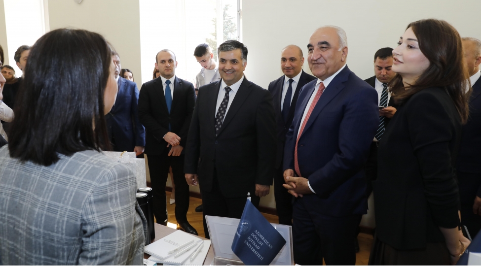 azerbaycan-dovlet-iqtisad-universitetinde-emek-yarmarkasi-kechirilib