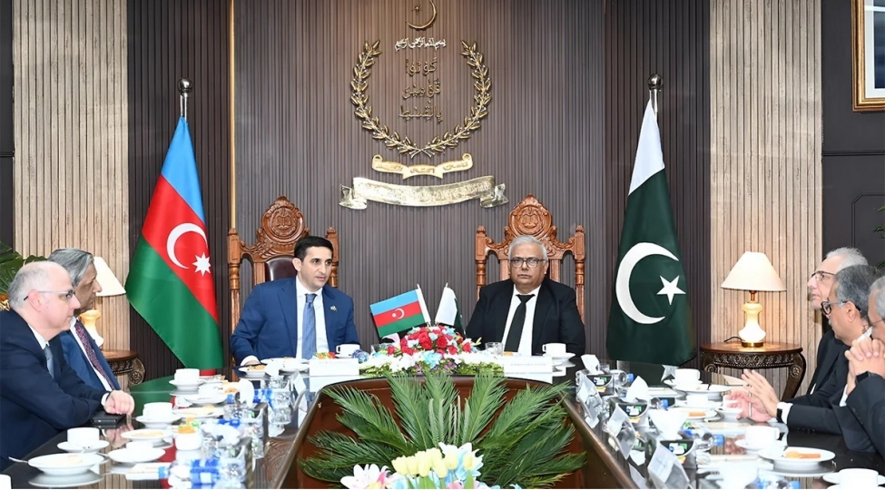 ferid-ehmedov-pakistanli-hemkari-ile-huquqi-emekdashligi-muzakire-edib