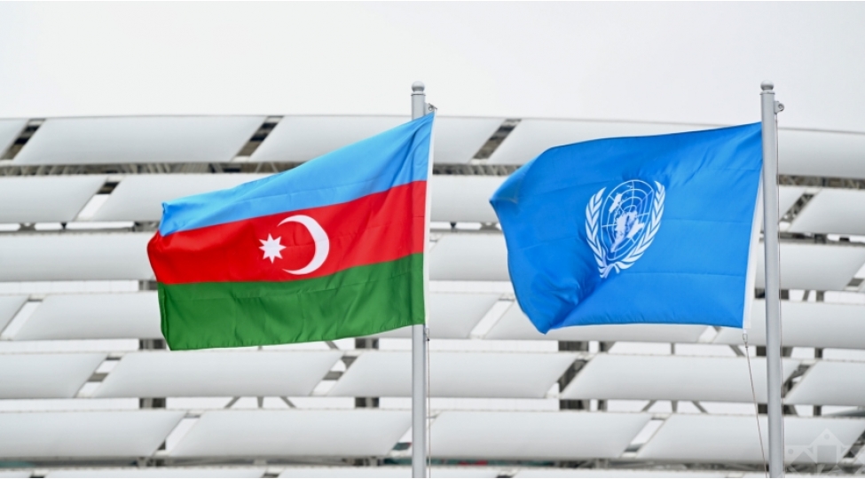 wuf13-de-azerbaycanin-ve-bmt-nin-bayraqlarinin-endirilmesi-merasimi-kechirilib