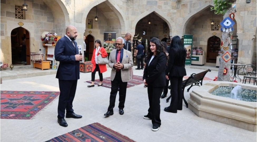 mavriki-respublikasinin-prezidenti-icherisheherle-tanish-olub