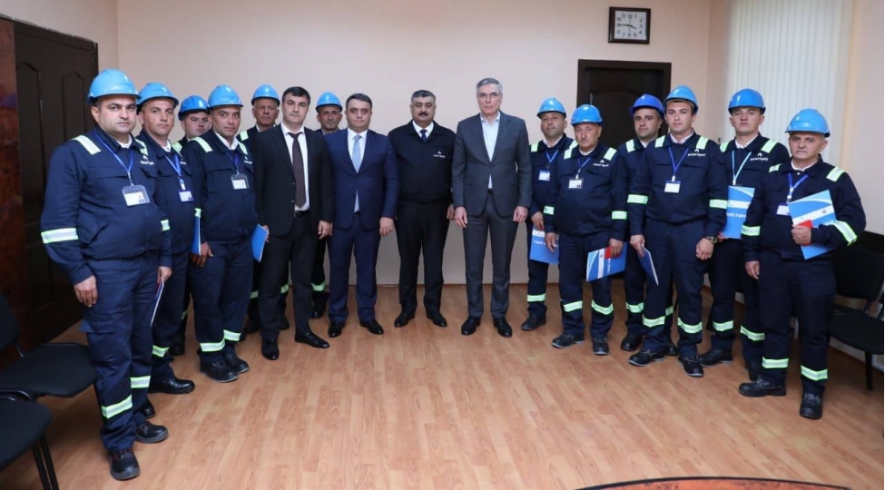 birlik-rehberi-ishde-ferqlenen-emekdashlari-mukafatlandirib