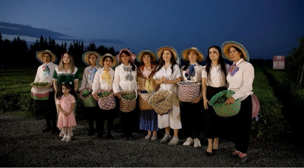 leyla-eliyeva-lenkeranda-yashil-chay-fermer-teserrufati-ile-tanish-olub