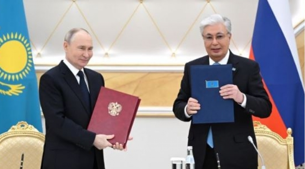 tokayev-ve-putin-dostluq-ve-qonshuluq-haqqinda-birge-beyanat-imzalayiblar