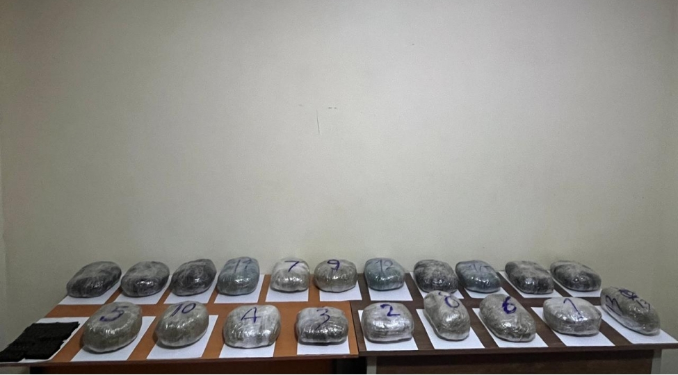 irandan-azerbaycana-20-kiloqram-narkotik-kechirilmesinin-qarshisi-alinib