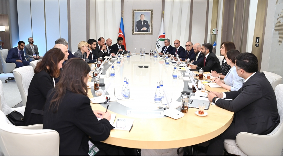 socar-totalenergies-ve-xrg-shirketleri-arasinda-emekdashliq-muzakire-edilib-foto