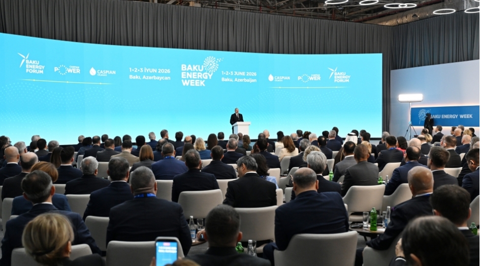 baki-enerji-heftesi-azerbaycanin-liderliyini-bir-daha-tesdiqledi