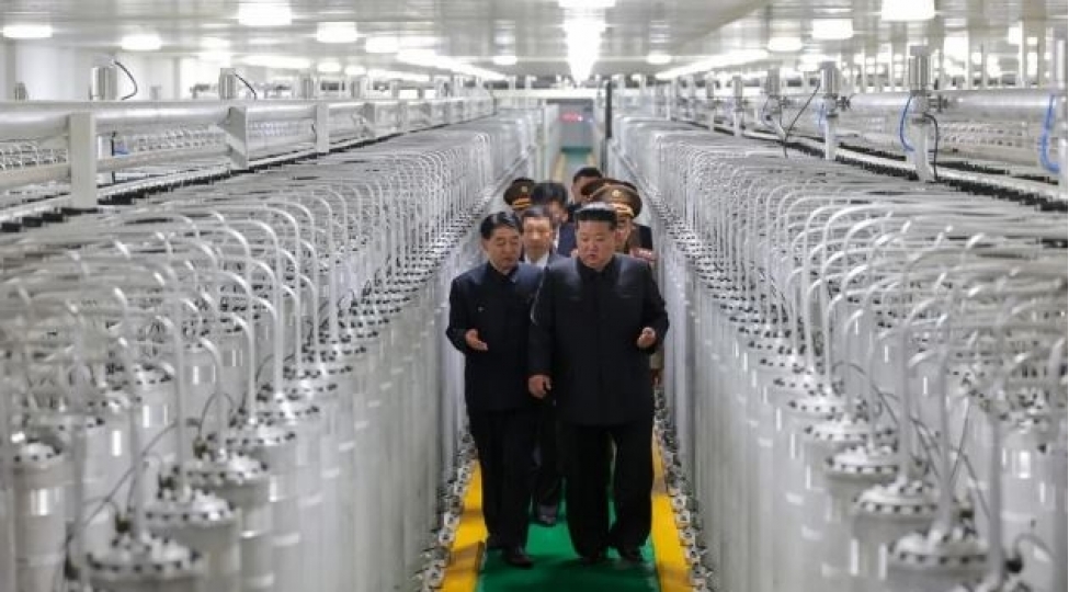 kim-chen-in-yeni-nuve-materiallarinin-istehsali-zavoduna-bash-chekib
