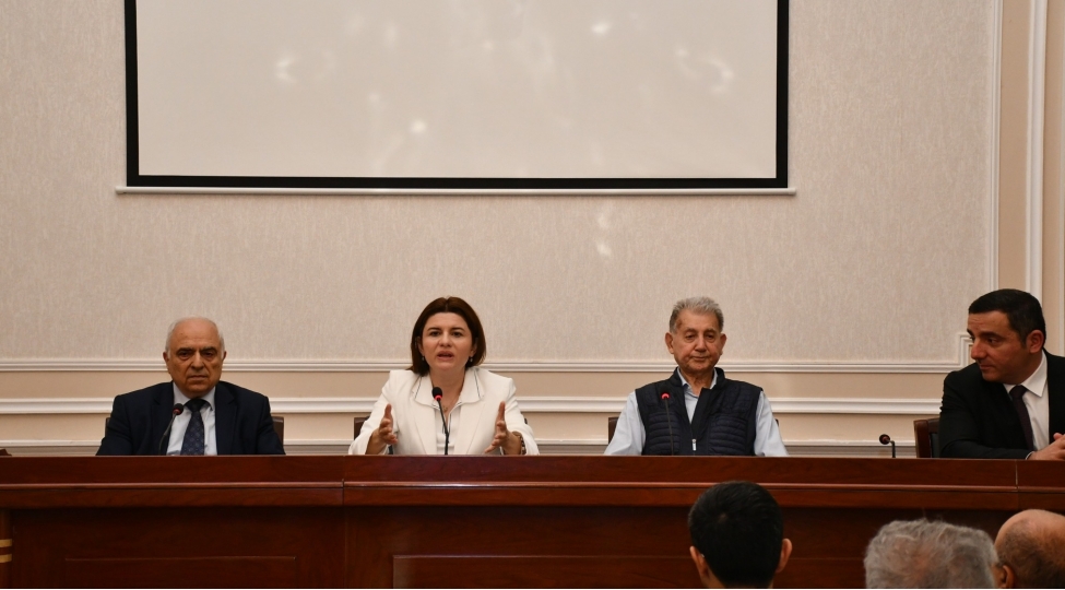 geologiya-institutunda-yeni-teyinat-kollektive-teqdim-edilib