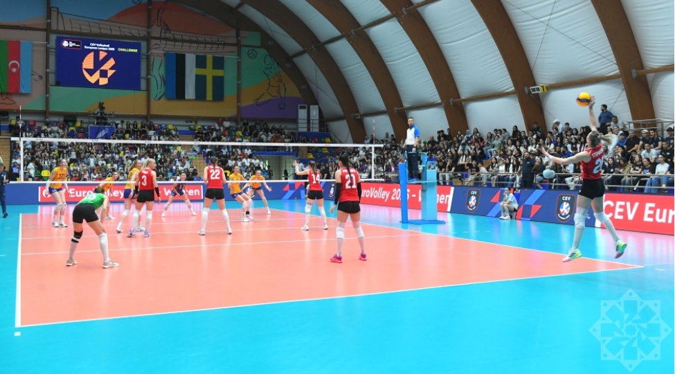 qadin-voleybolchularimiz-isvech-yigmasi-ile-qarshilashib