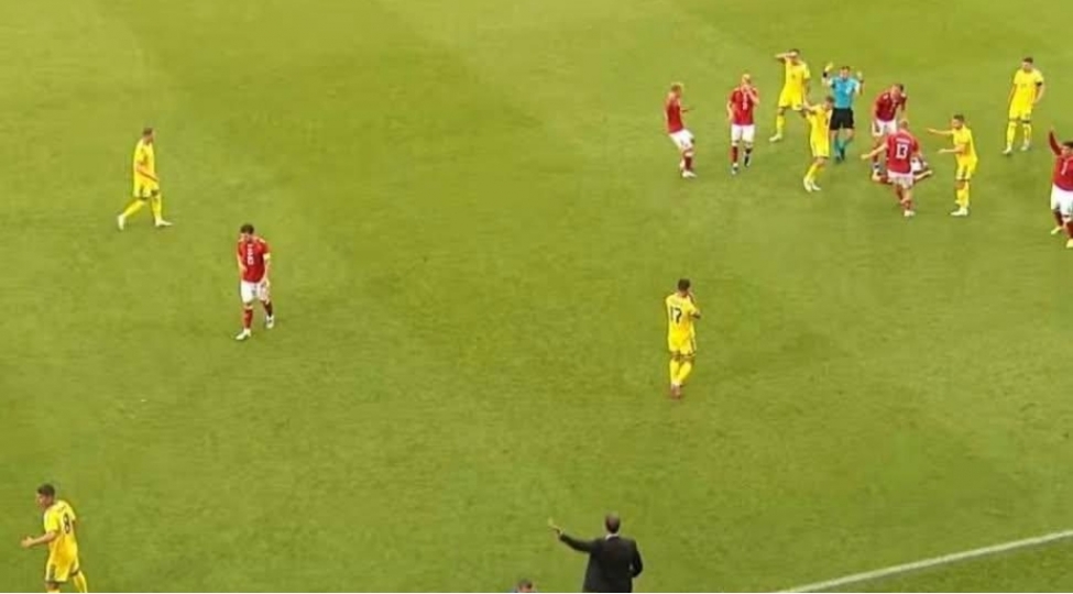 danimarka-millisinin-kapitani-kristian-eriksen-ukrayna-ile-oyun-zamani-hushunu-itirerek-yere-yixilib