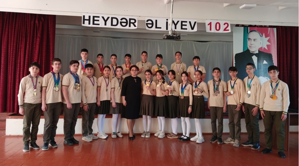 menim-uchun-esl-muellim-shagirdinin-heyatina-boyuk-herfle-deyerdim-heyatina-musbet-toxunushlar-etmeyi-bacaran-insandir