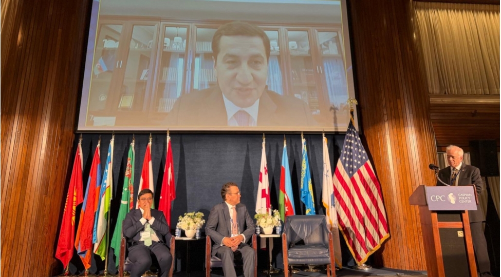 hikmet-haciyev-trans-xezer-forumunda-azerbaycanin-avrasiyanin-neqliyyat-elaqesindeki-rolundan-danishib