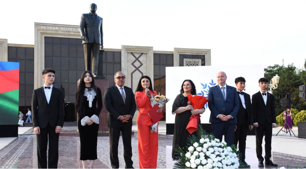 qaradag-rayonunda-15-iyun-milli-qurtulush-gunu-munasibetile-bayram-konserti-teshkil-olunub