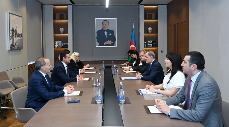 ceyhun-bayramov-abraham-hamade-ile-tripp-layihesini-muzakire-edib