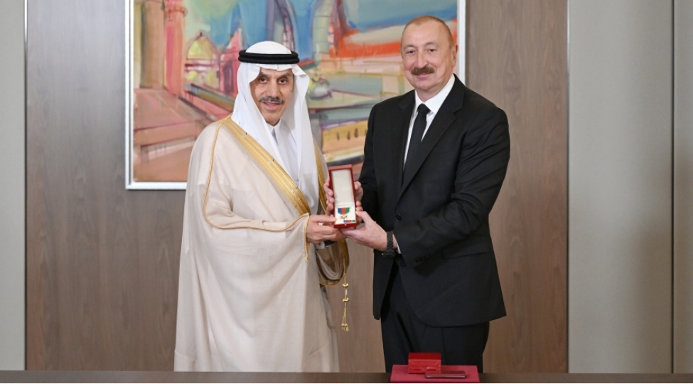prezident-iib-qrupunun-sedrine-dostluq-ordenini-teqdim-etdi-fotolar