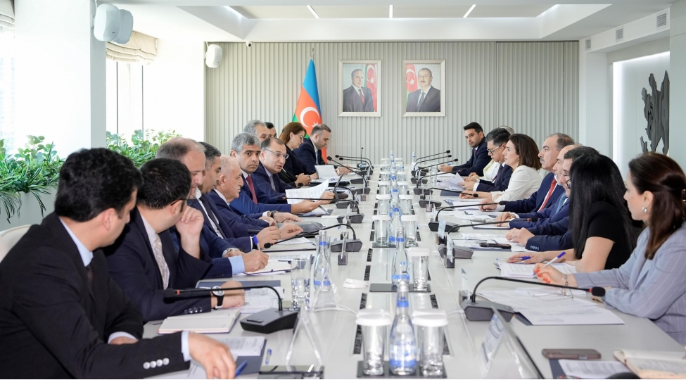 sosial-ve-iqtisadi-meseleler-uzre-uchterefli-komissiya-novbeti-iclasini-kechirib