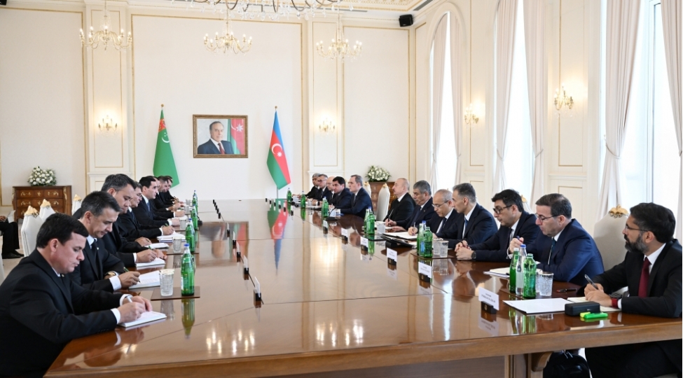 prezident-ilham-eliyevin-turkmenistan-prezidenti-ile-genish-terkibde-gorushu-olub