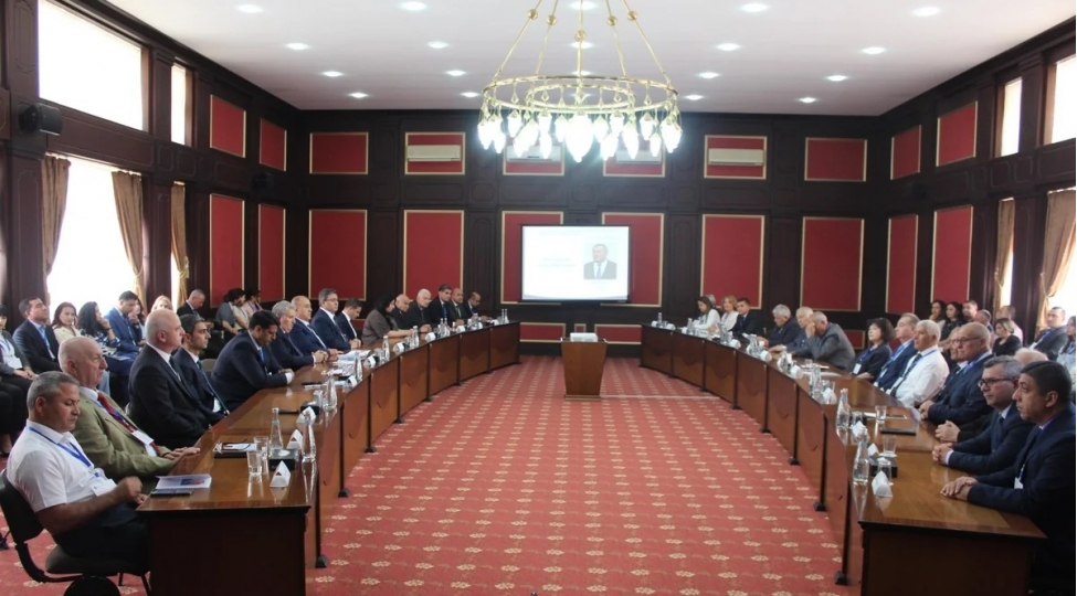 naxchivan-memarliq-mektebi-ve-enenelerine-dair-respublika-elmi-konfransi-kechirilib
