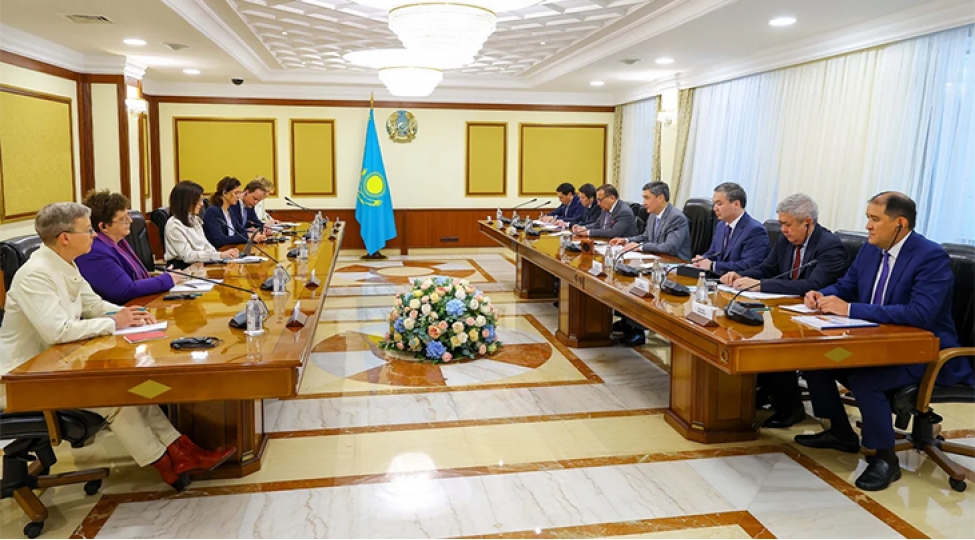 qazaxistanla-almaniya-energetika-ve-kritik-minerallar-sahelerinde-emekdashligi-muzakire-edib