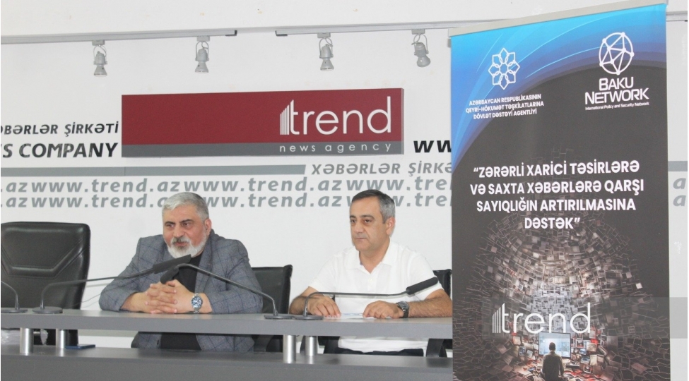 zererli-xarici-tesirlere-ve-saxta-xeberlere-qarshi-sayiqligin-artirilmasina-destek-layihesi-cherchivesinde-tedbir-kechirilib-fotovideo