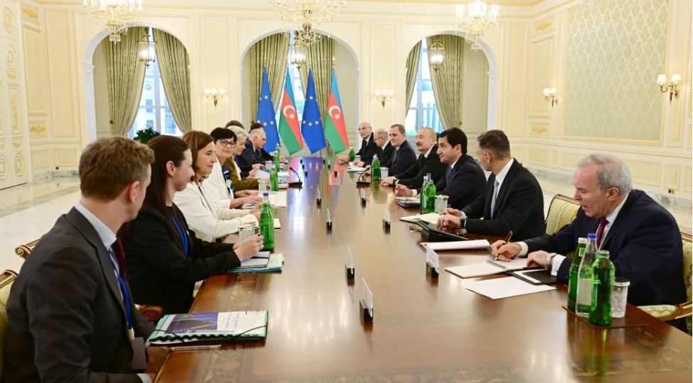 prezident-ilham-eliyevin-avropa-komissiyasinin-prezidenti-ile-genish-terkibde-gorushu-olub