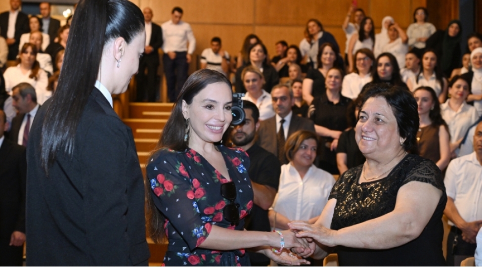leyla-eliyeva-onlardan-biri-emil-adli-anim-tedbirinde-ishtirak-edib